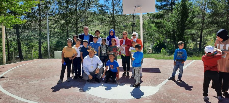 Düzenlenen etkinlikle çocukların yüzleri güldü