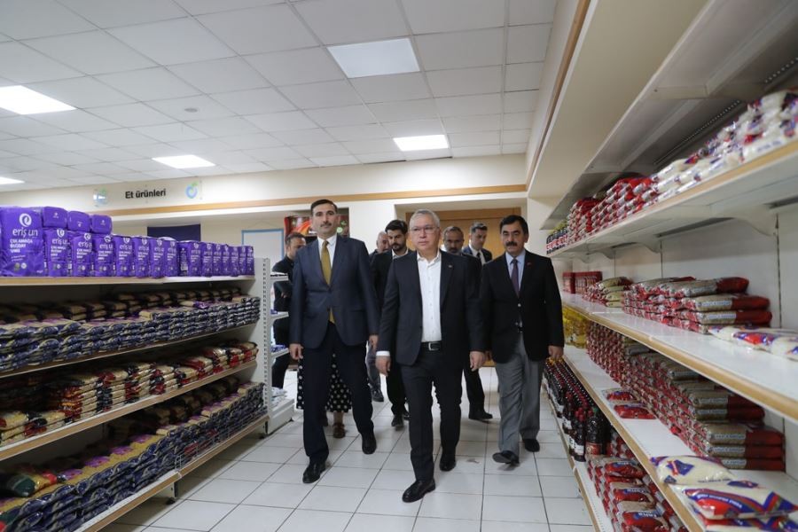 Vali Şimşek’ten Hayat Ağacı Derneğine kurban bağışı