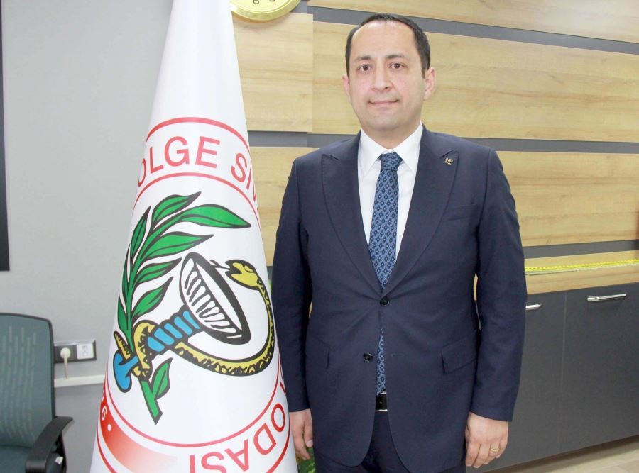 Eczacıya hak ettiği değer verilmeli
