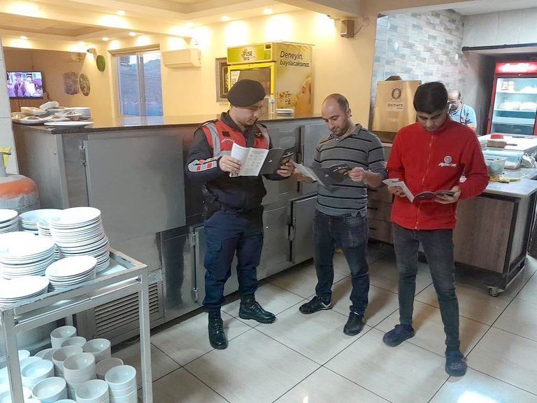 Jandarma, erkeklere KADES’i anlattı 