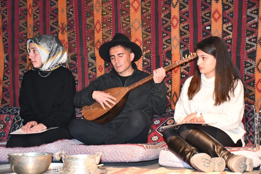 Veysel, Gürün’de   türküleriyle anıldı 