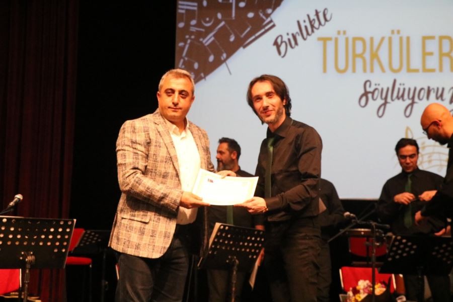 Birlikte Türküler Söylüyoruz