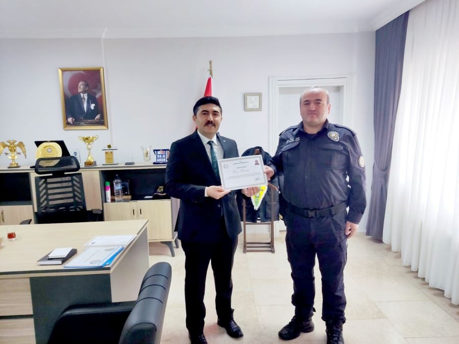 Personeli başarılı belgesiyle ödüllendirdi 