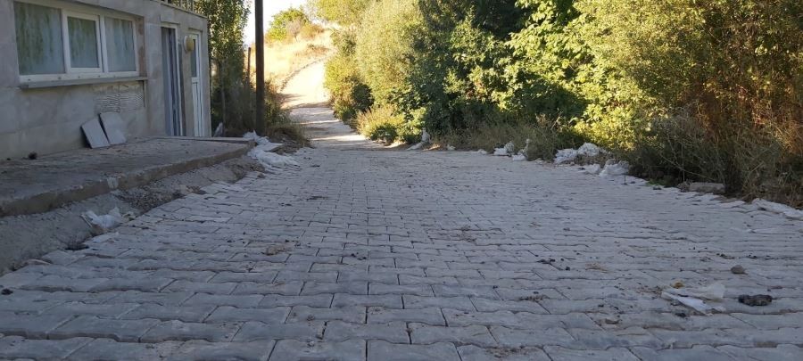 Köylere kilitli parke döşendi 