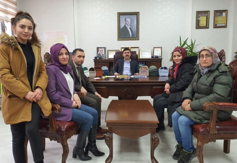 Atık malzemeler çantaya dönüştü 