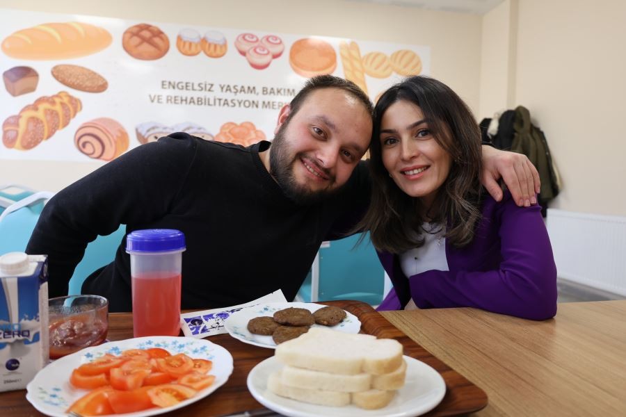Fenilketonüri   hastalarıyla buluştu