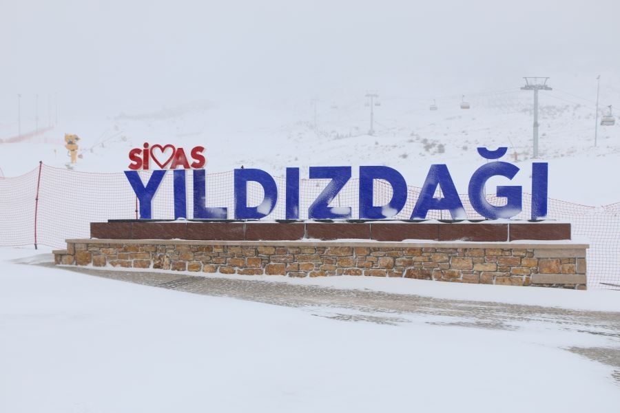 Yıldız Dağı Kayak Merkezinde kar kalınlığı 15 santimetreye ulaştı