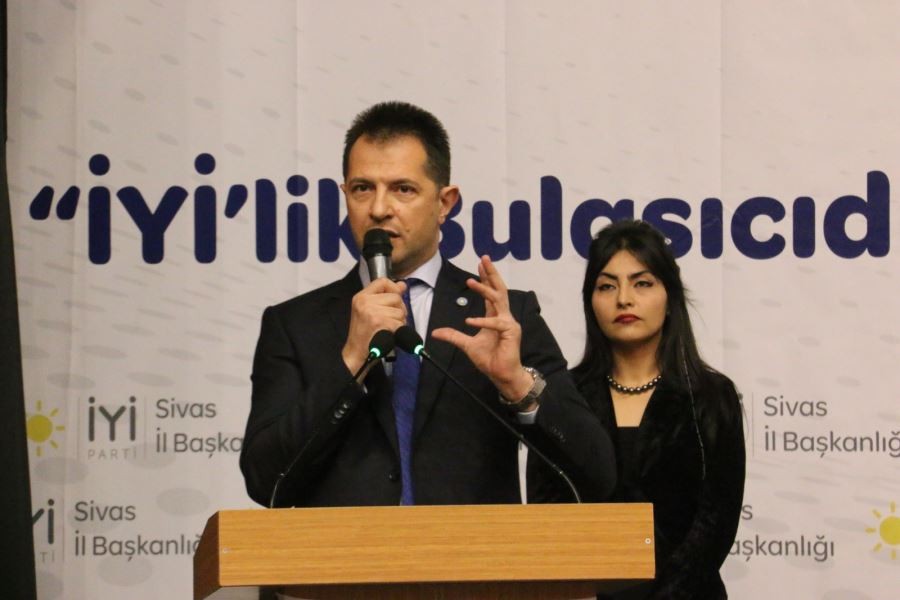 ÜNİVERSİTE “LİYAKATSİZLİĞİN YUVASI” HALİNE GELDİ!