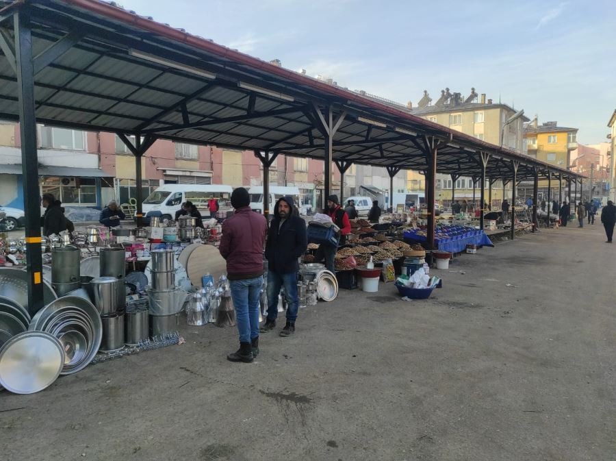 Kapalı semt pazarı hizmette 