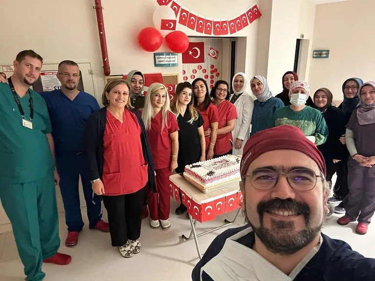  100. yılı pasta keserek kutladılar