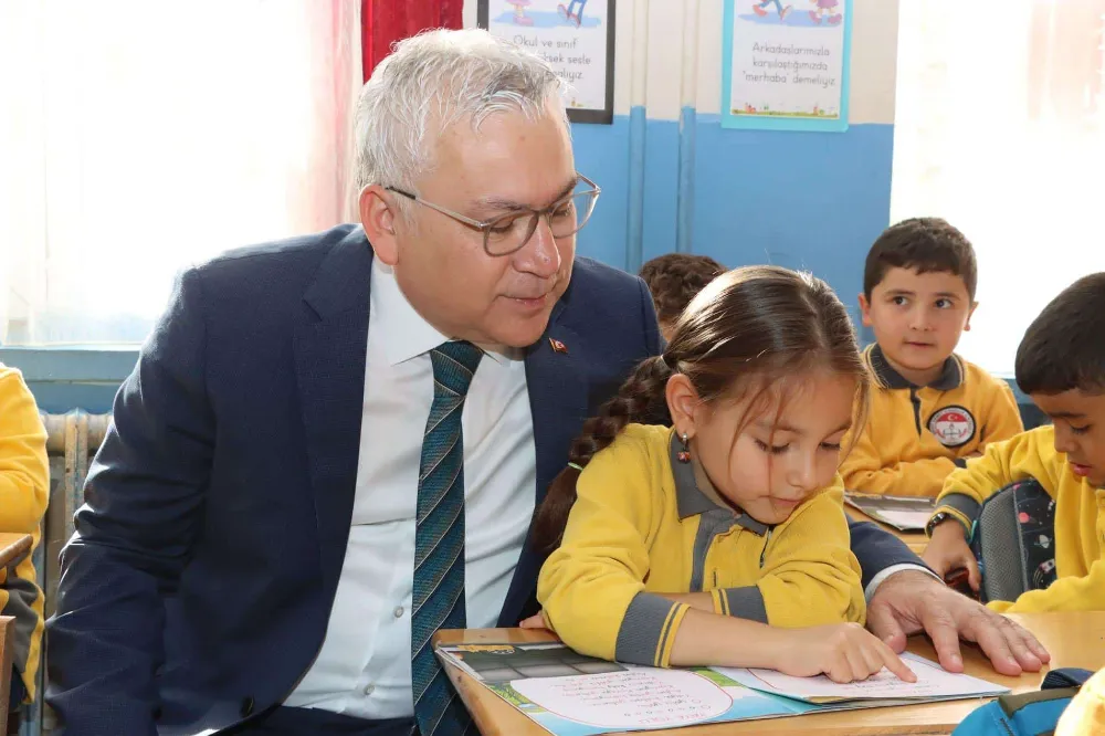 Vali Şimşek, öğrencilerle bir araya geldi 