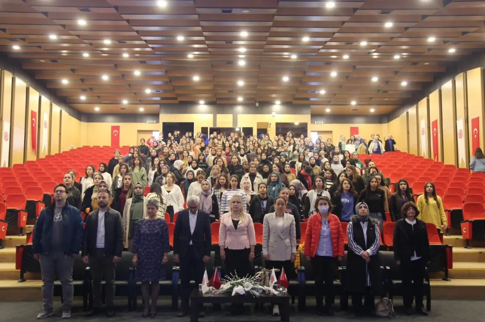 Ebelik Bölümünden sosyal medya konferansı 