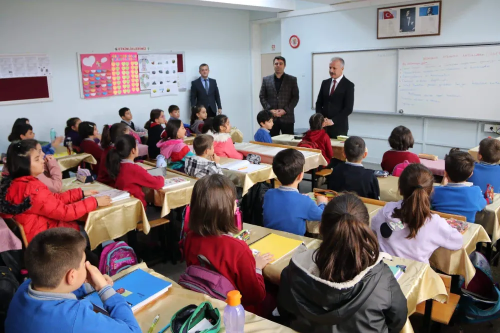 Öğrencilerle buluştu 