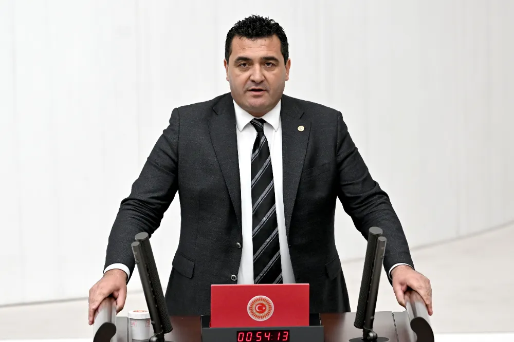 Gül’ün peşini bırakmıyor