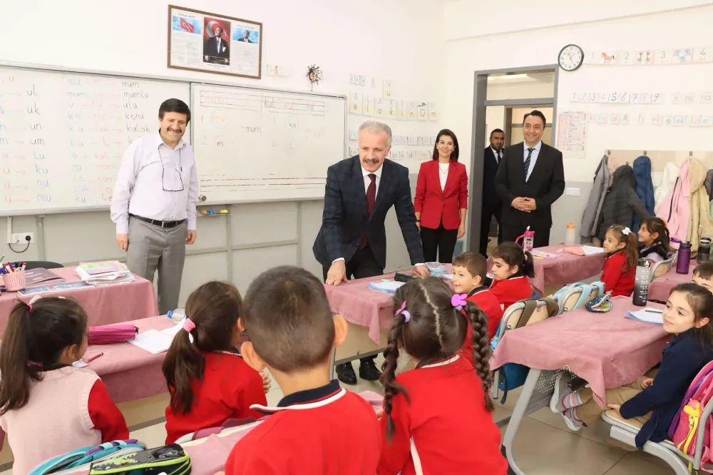Yener öğrencilerle buluştu 