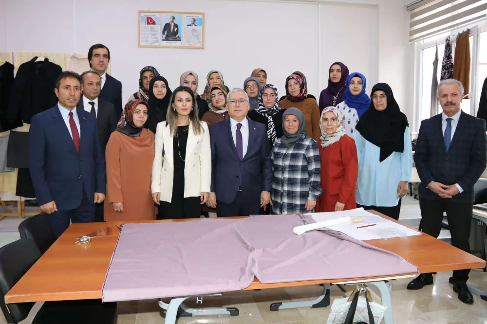 El emeği ürünleri incelediler