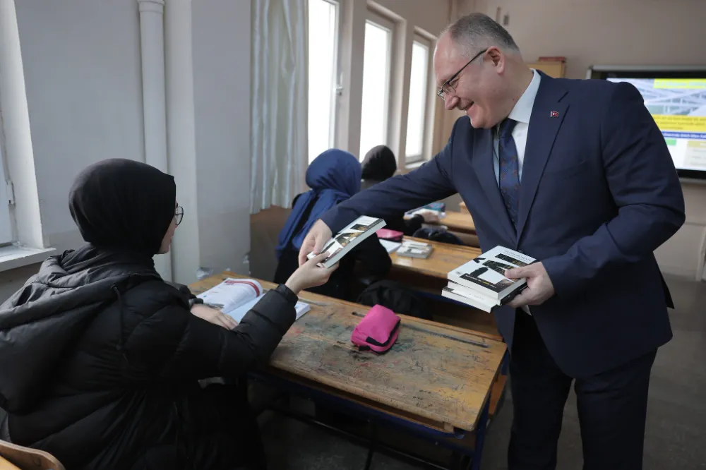 Bilgin Başkan’dan   kitap hediyesi