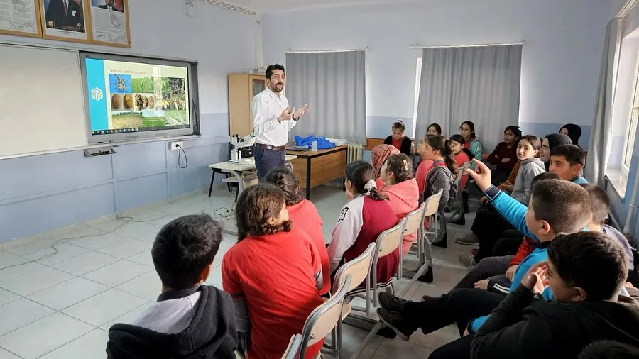 İlk kez mikroskop   deneyimi yaşadılar 