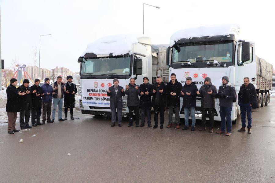 Müftülük 2 yardım TIR’ını dualarla uğurladı 