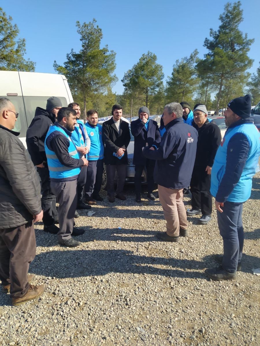Din görevlileri yaraları sarıyor 