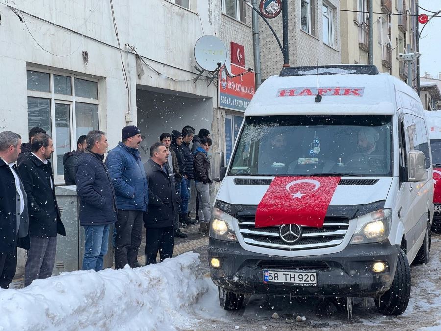 Hafik yaraları sarıyor