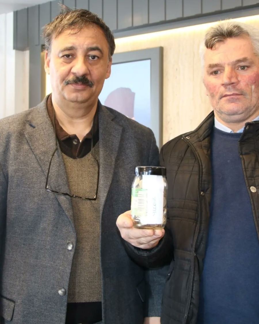 Kendi küçük   kalbi büyük 