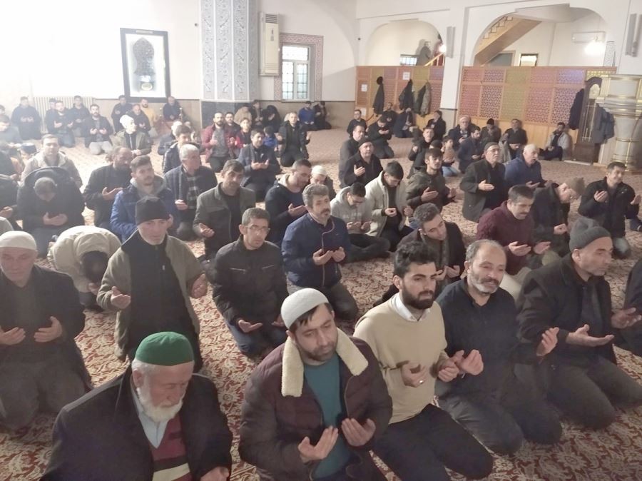 Depremzedeler için dua edildi 