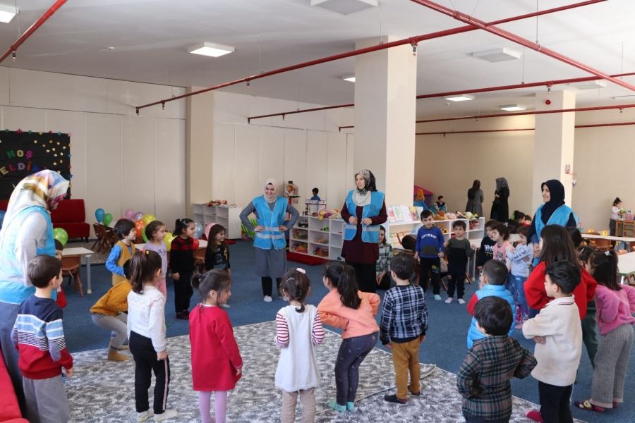 Minikler depremzedeler için Kur’an kursu açıldı 