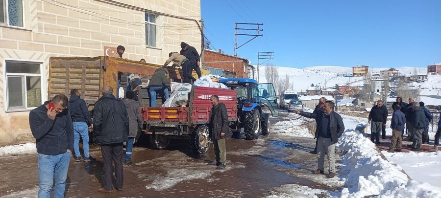 Depremzedelere yakacak yardımında bulundular  