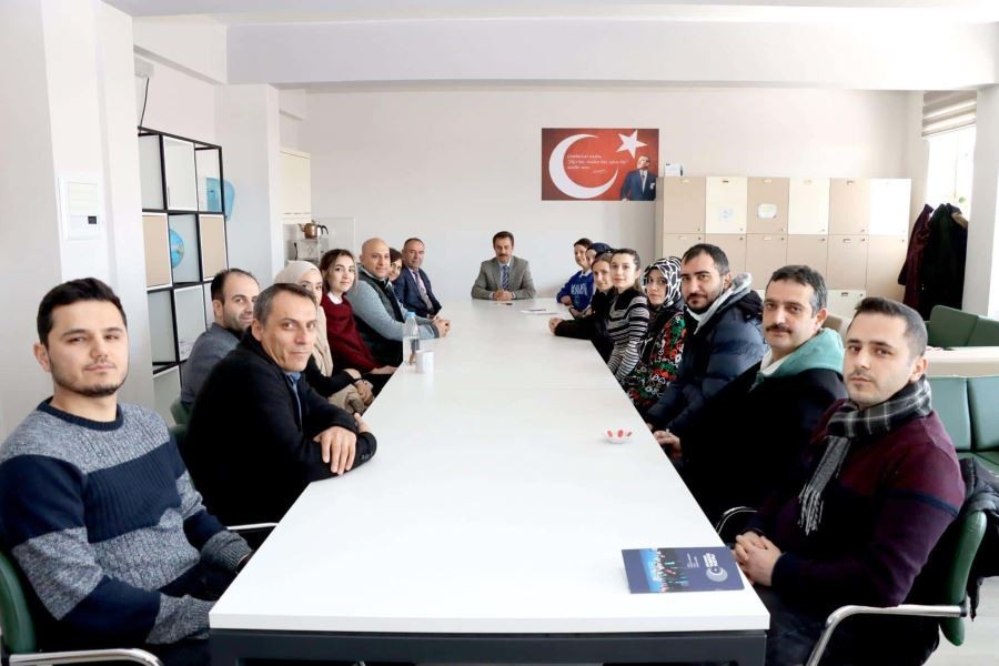 Öğretmenlerin   taleplerini dinledi 
