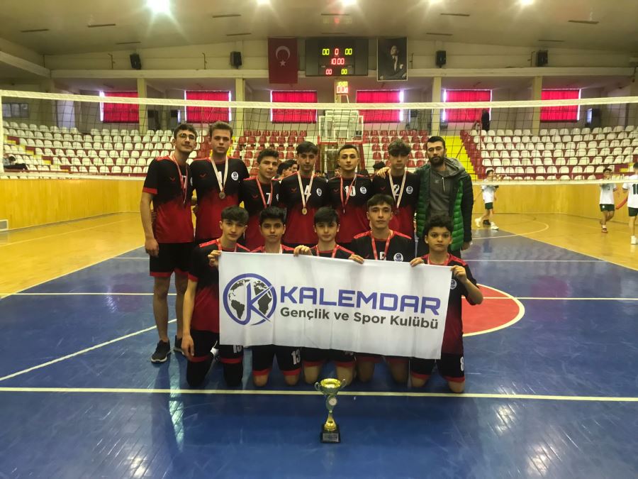 Kalemdar Voleybol Takımı adından söz ettiriyor 