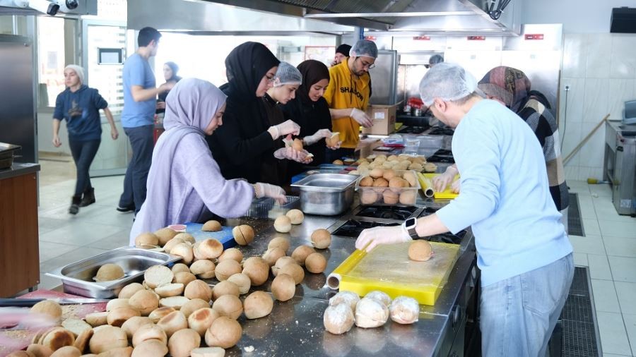 SCÜ’nün afetzedelere desteği devam ediyor