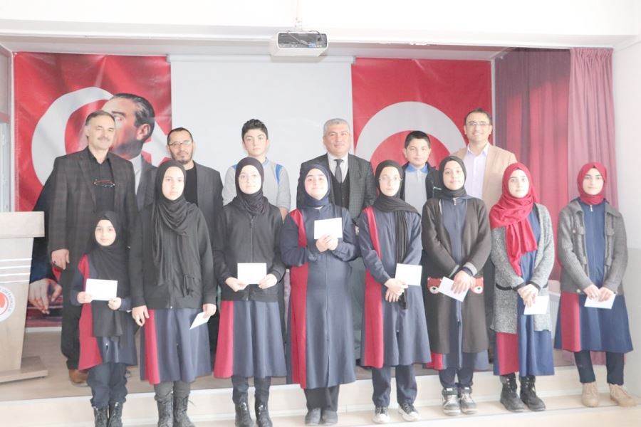 “Cennet Çiçekleri”ne ödüllerini takdim etti 