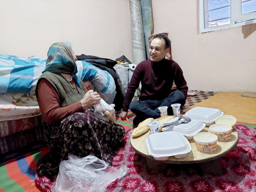 İftar sofralarına konuk oluyor 