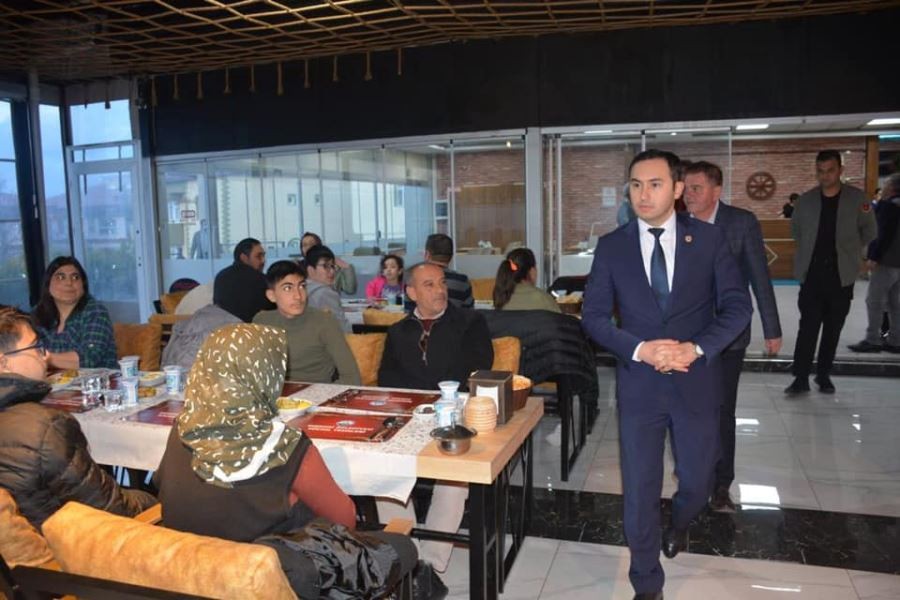 Korkmaz, depremzedelerle iftarda buluştu 