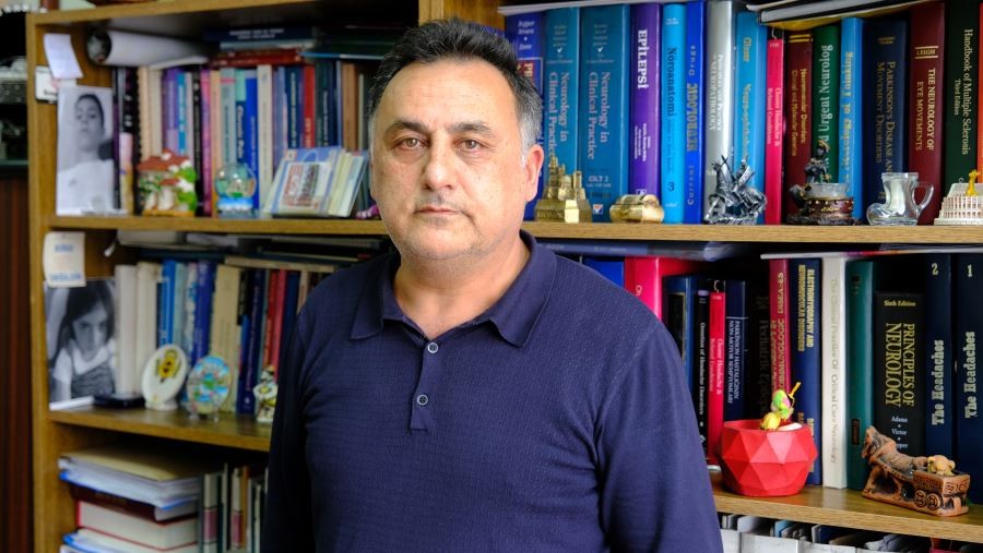 Parkinson hastalığını anlattı 