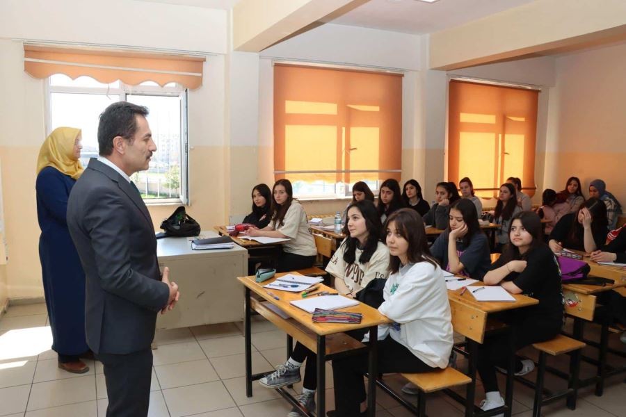Aslan, öğrencilerle buluştu 