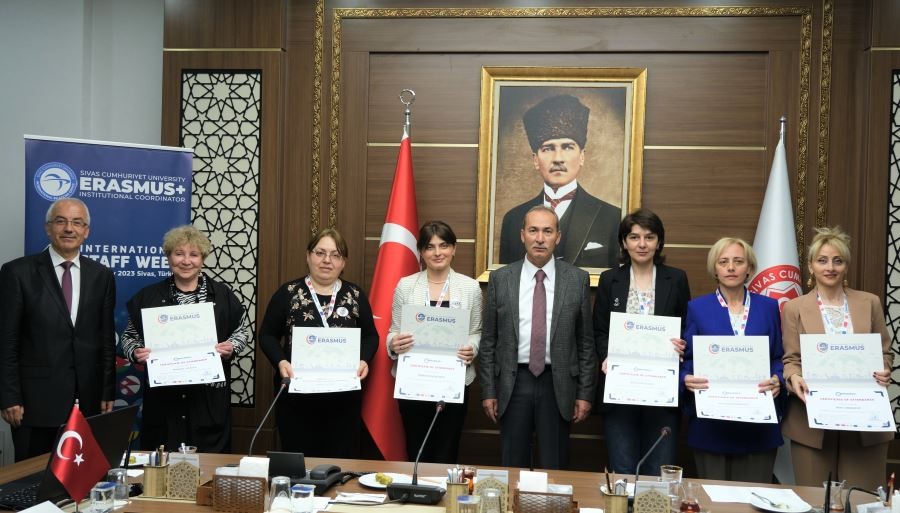 48 akademisyen Sivas’a geldi
