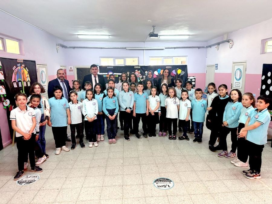 Vali Aydın Güçlü Okulunda sergi açıldı