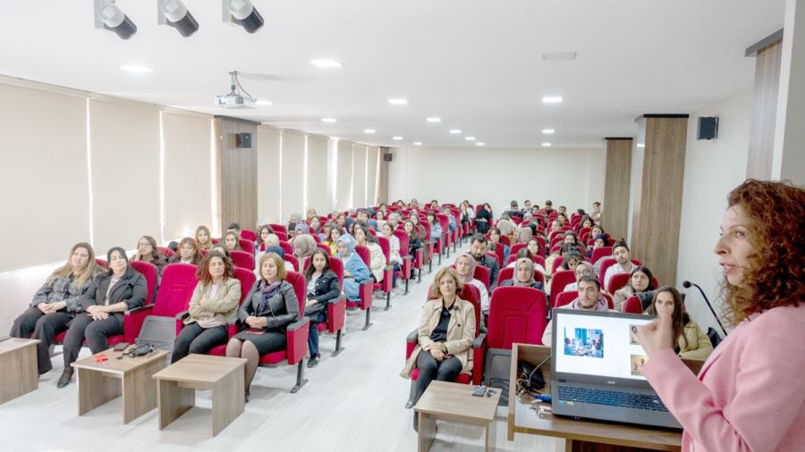 Hemşirelik Bölümünde kariyer söyleşisi gerçekleştirildi