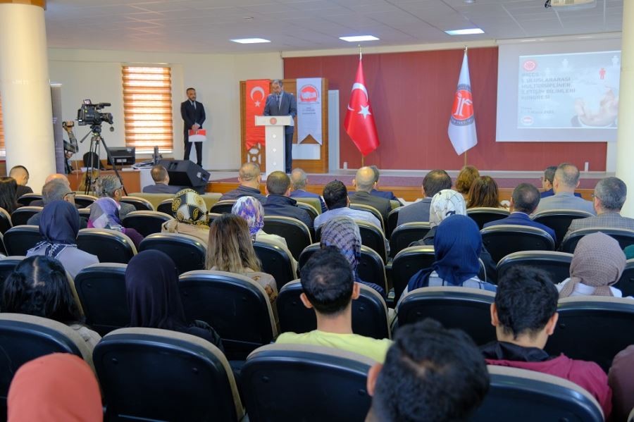 Multidisipliner İletişim Bilimleri Kongresi SCÜ’de yapıldı