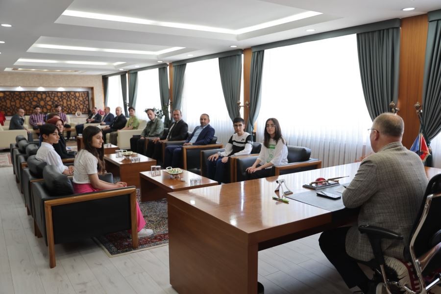 Bilgin’den LGS birincilerine tebrik