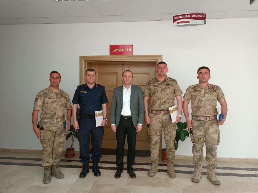 Kahramanlara   başarı belgesi