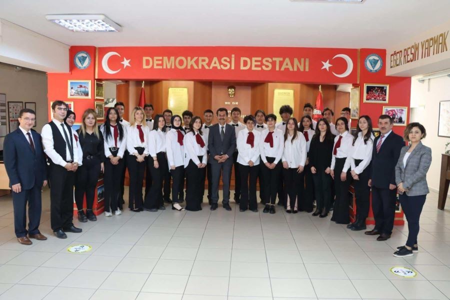   Şenlikten ödülle döndüler