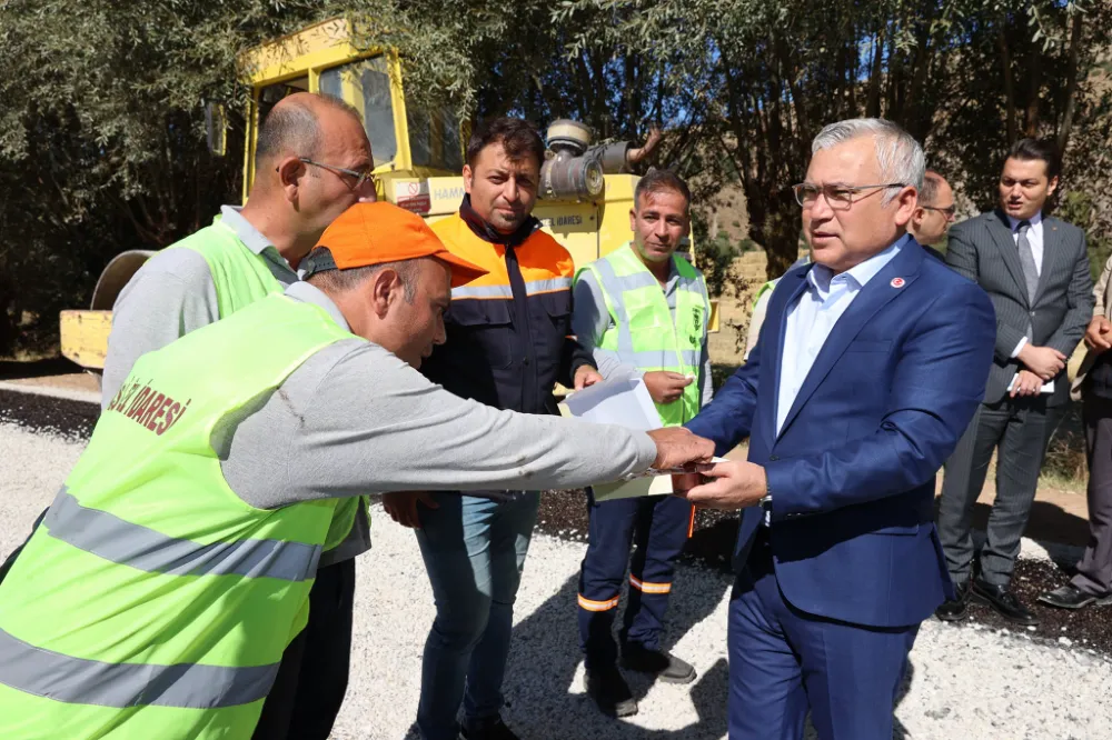 Sivas Valisi açıkladı: 100 kilometre asfalt çalışması yaptık