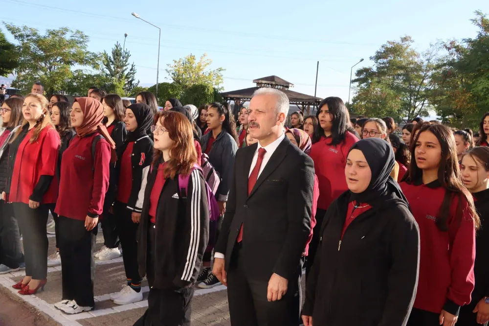 Yener okul ziyaretlerine devam ediyor 