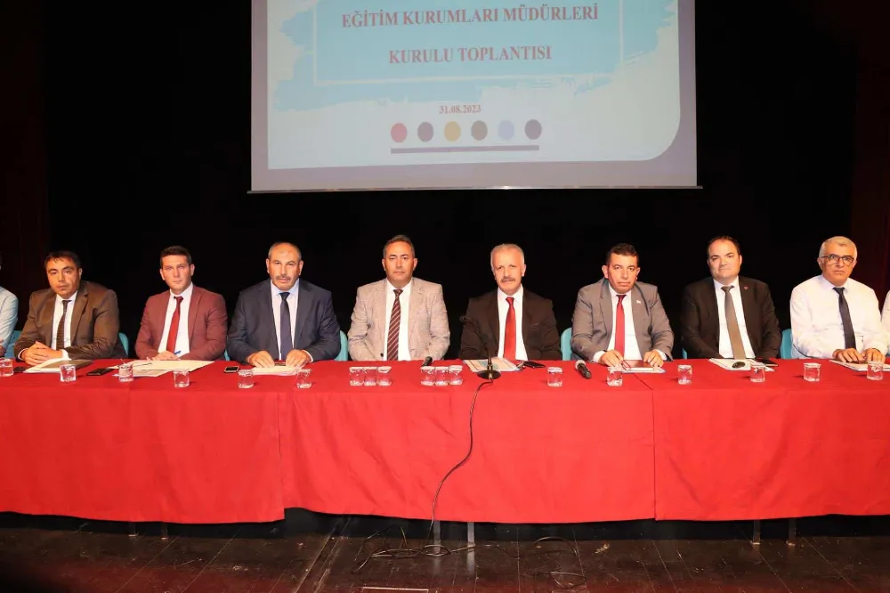 Yener okul müdürleriyle buluştu