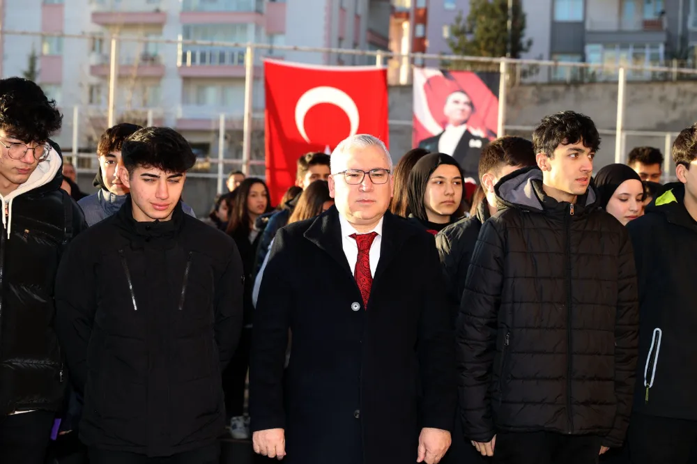 Şehitlerimiz için saygı   duruşunda bulundular
