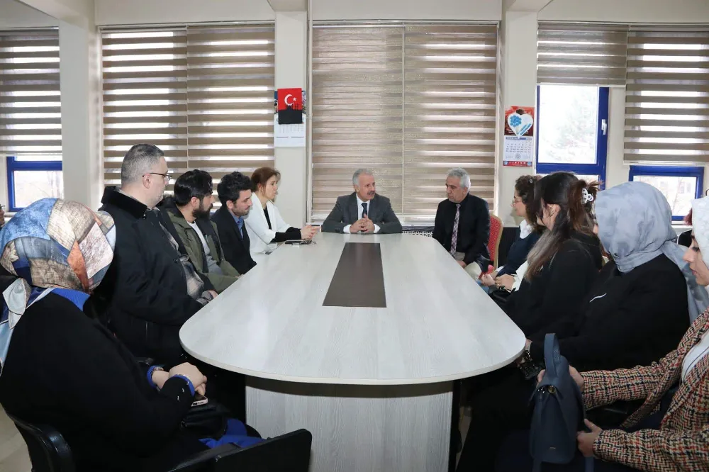 Öğretmenlerin taleplerini dinledi