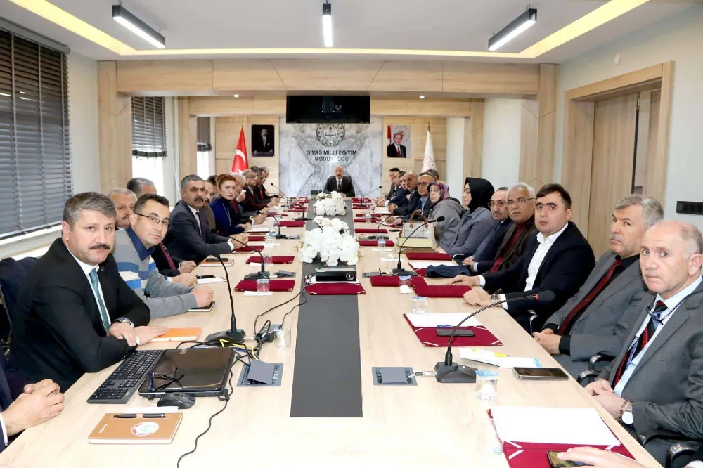 Yener, müdürlerle bir araya geldi 